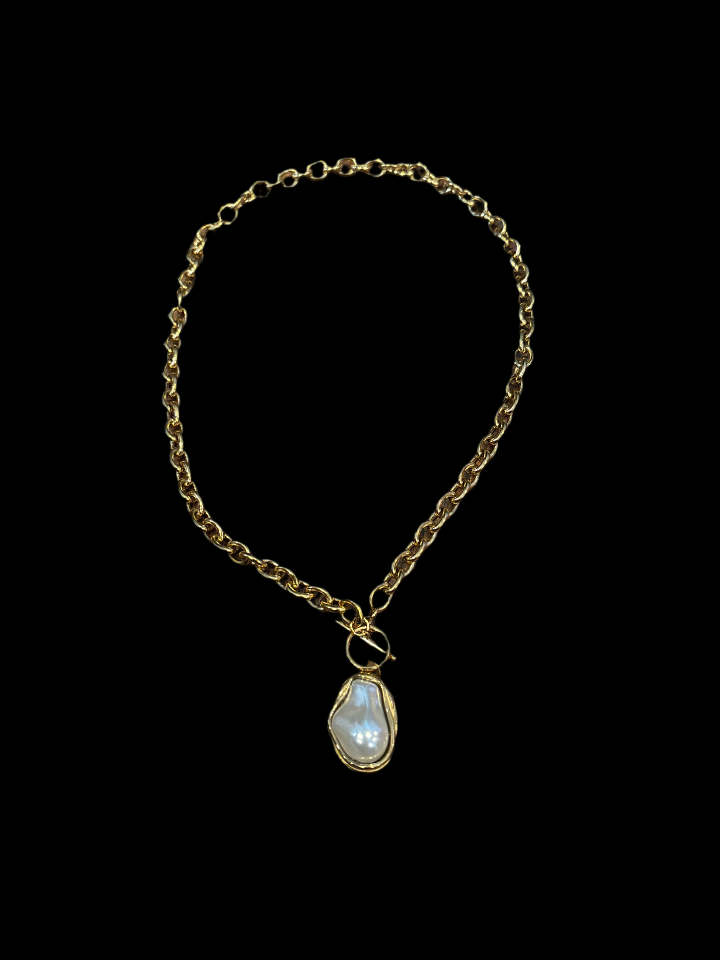 Gold pearl necklace