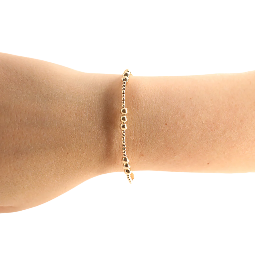 ILY bracelet in Gold