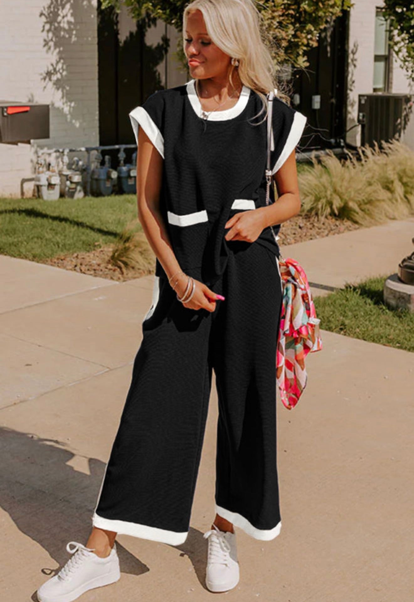 Black Color Blocked Pocketed T-shirt and Pants Set